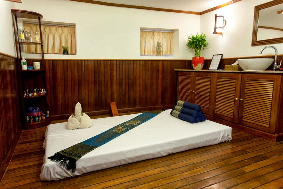 Pandaw RV Mekong Pandaw Massage.jpg